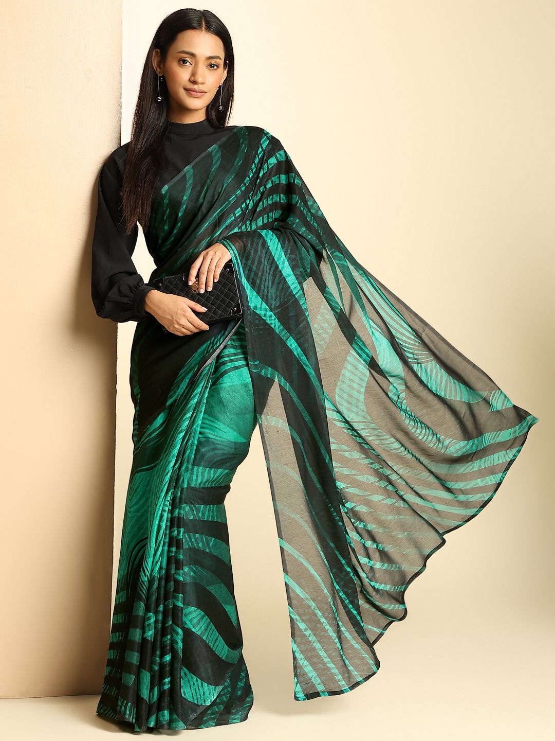 

navyasa by liva Abstract Printed Pure Chiffon Saree, Green