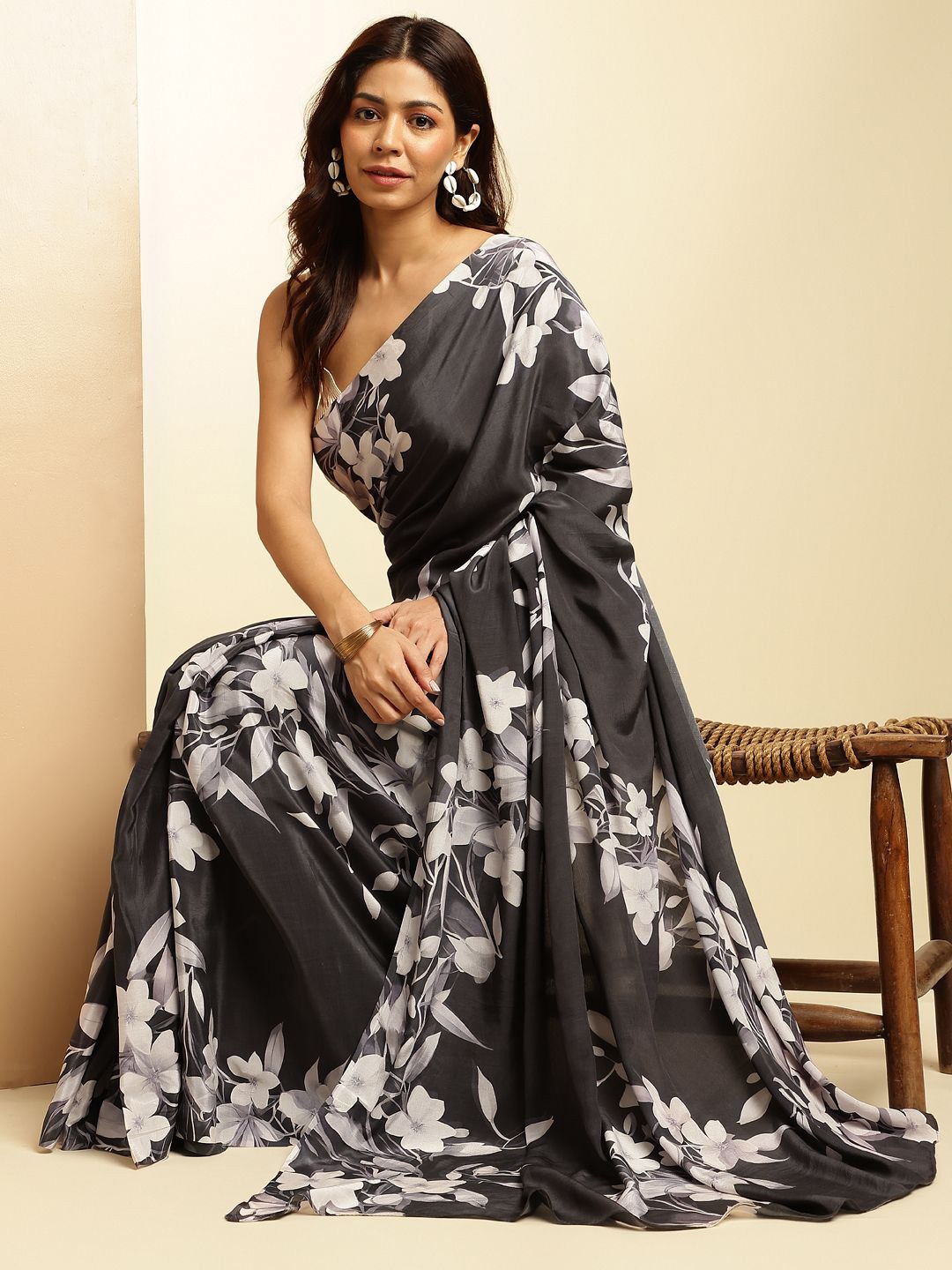 

navyasa by liva Floral Printed Pure Crepe Saree, Black