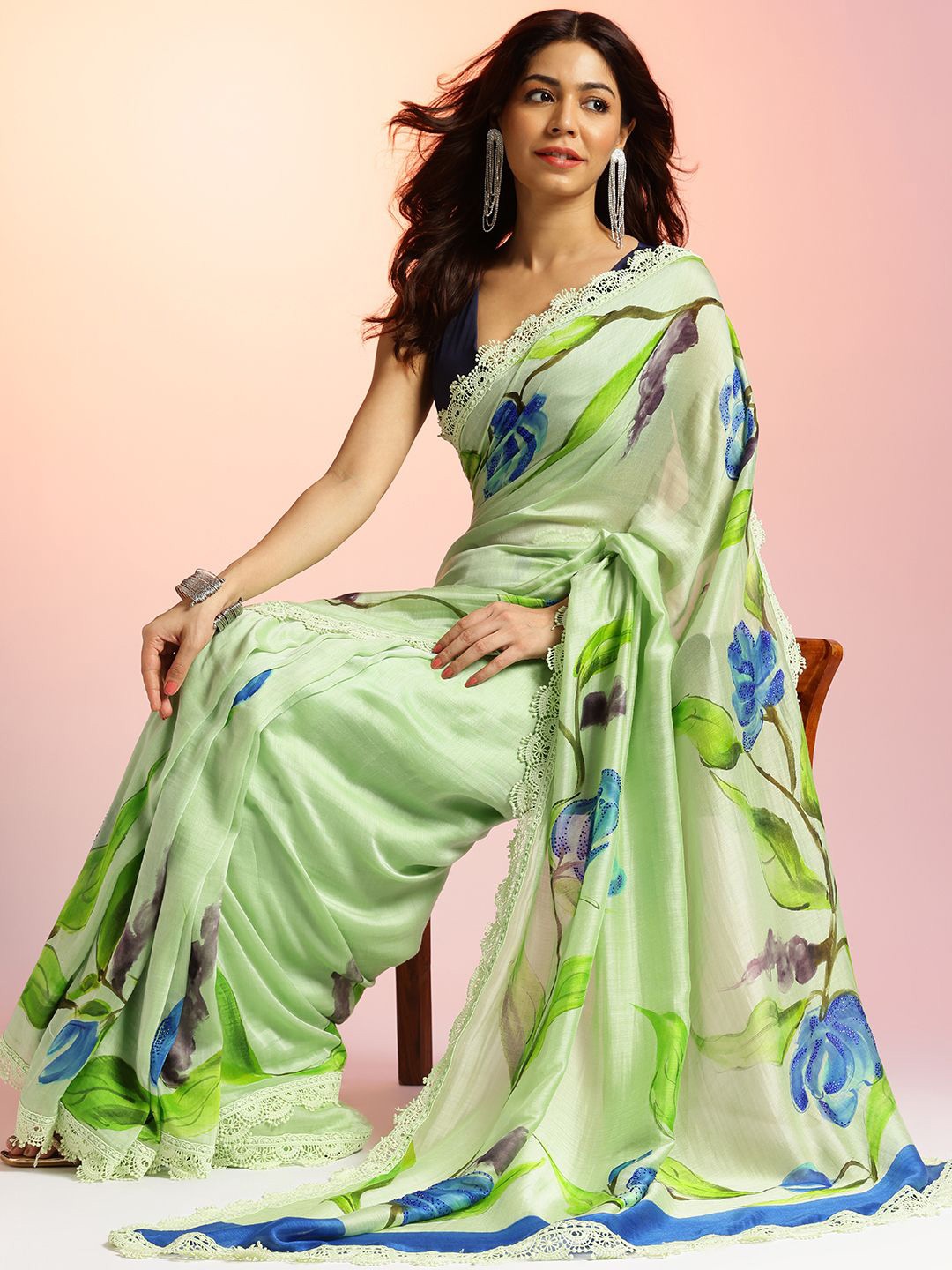

navyasa by liva Floral Printed Liva Saree, Green