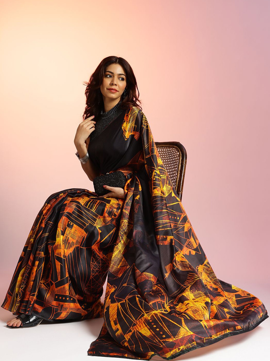 

navyasa by liva Abstract Printed Satin Saree, Black