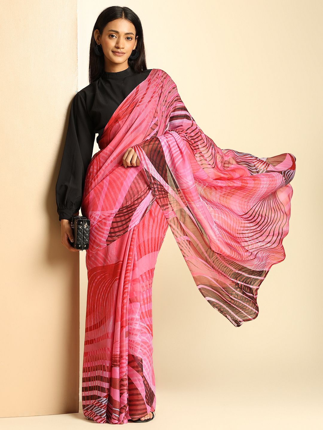 

navyasa by liva Abstract Printed Pure Chiffon Saree, Pink