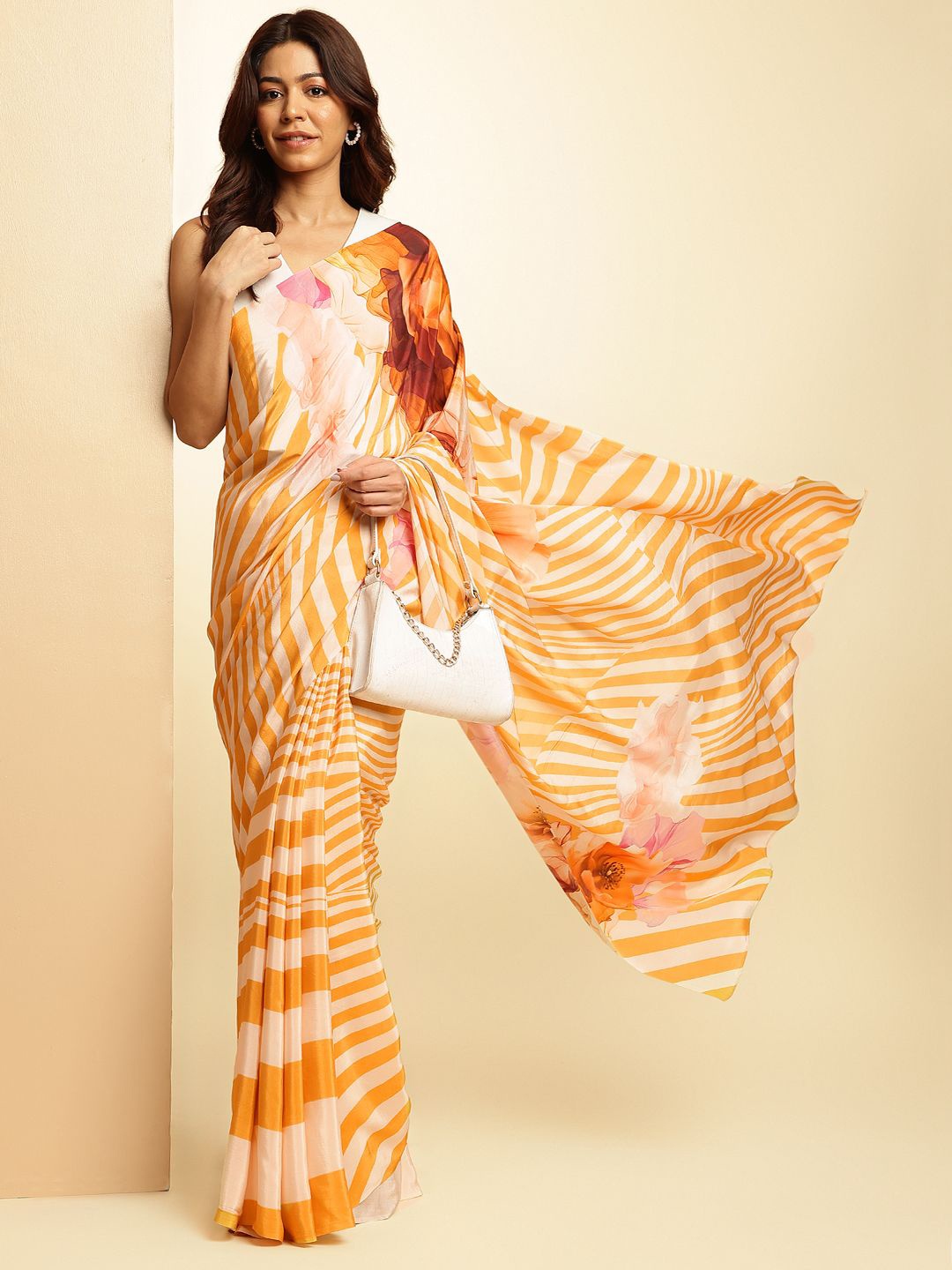 

navyasa by liva Striped Printed Pure Crepe Saree, Yellow