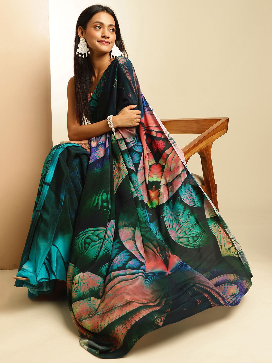 

navyasa by liva Printed Pure Crepe Saree, Teal