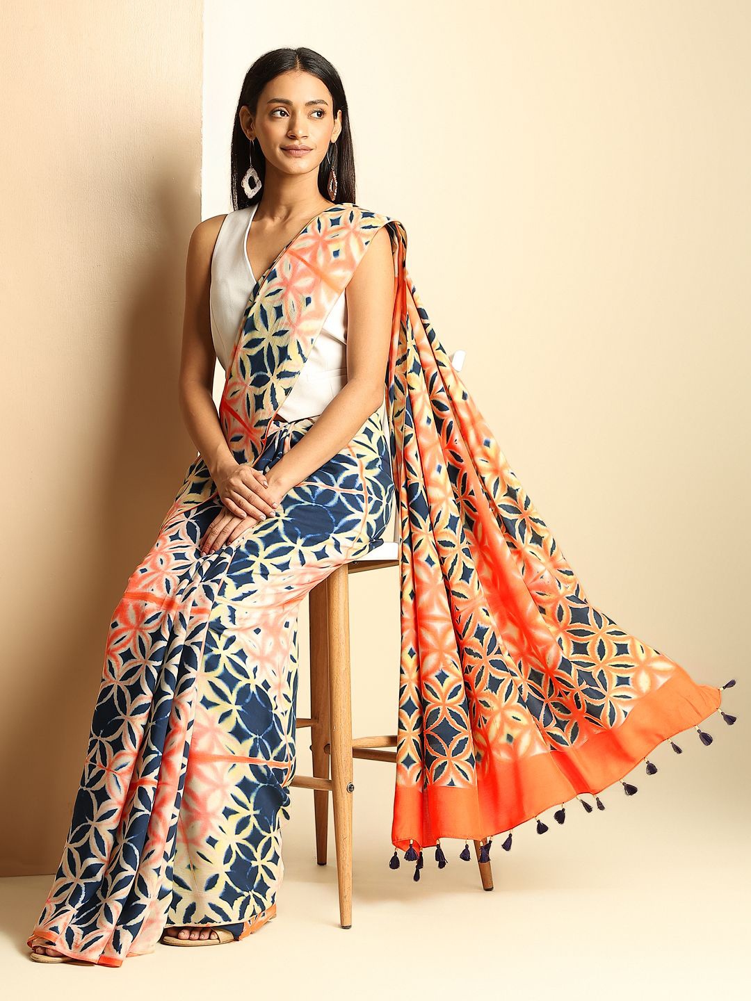 

navyasa by liva Geometric Printed Satin Saree With Blouse Piece, Blue