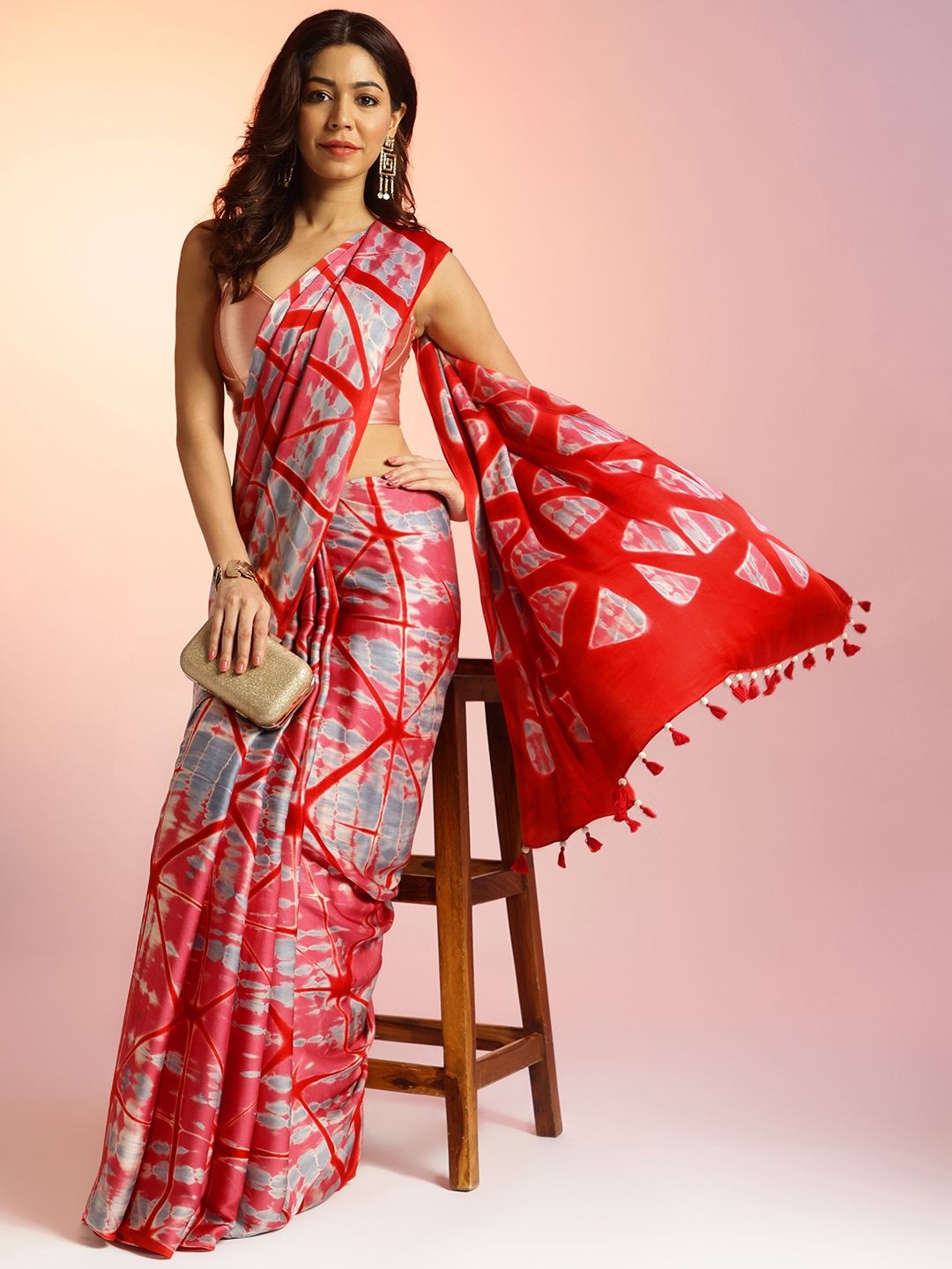 

navyasa by liva Geometric Satin Saree, Red