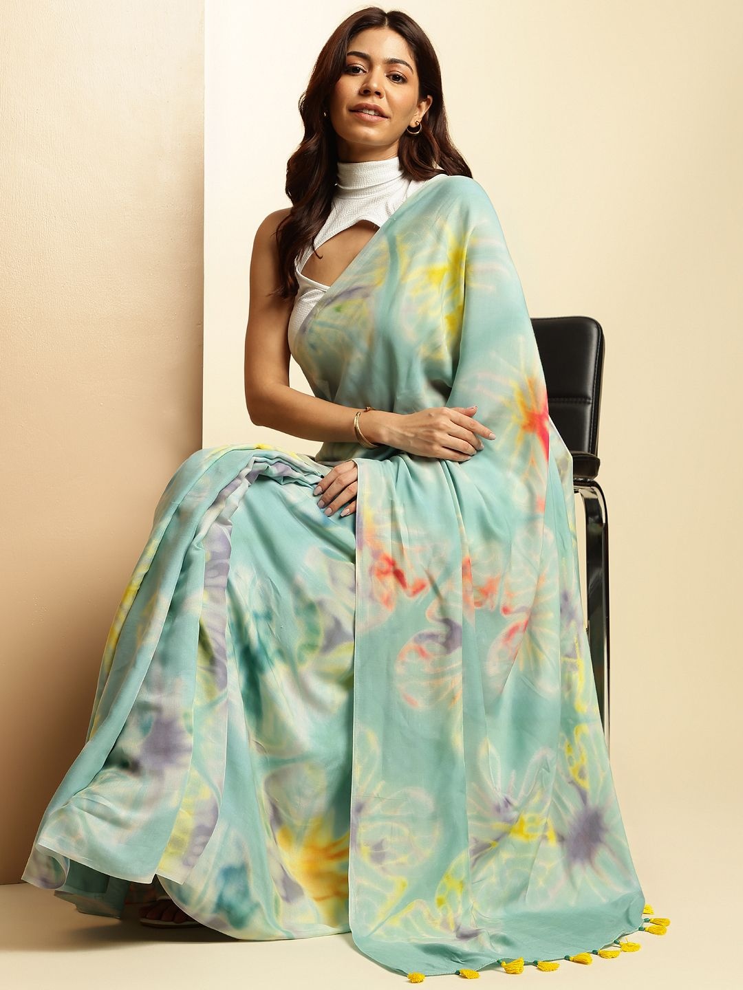 

navyasa by liva Abstract Printed Satin Saree With Blouse Piece, Blue