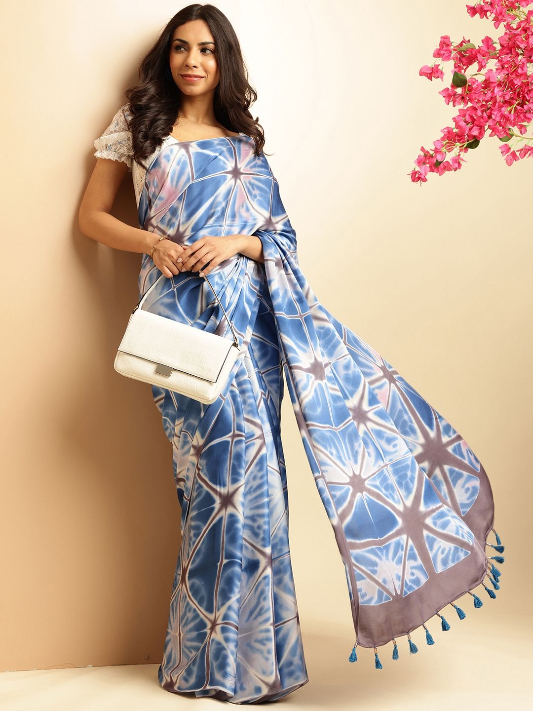

navyasa by liva Abstract Printed Satin Saree, Blue