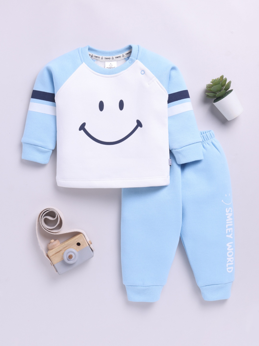 

YK X Tinyo Infant Boys Smiley Printed Fleece T-shirt with Joggers For Winter, White