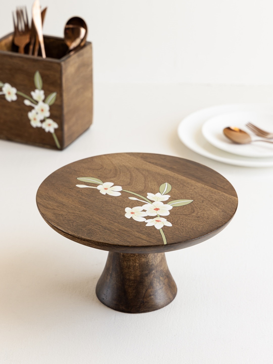 

Aurum Crafts Bella Brown and White Mango Wooden Cake Stand