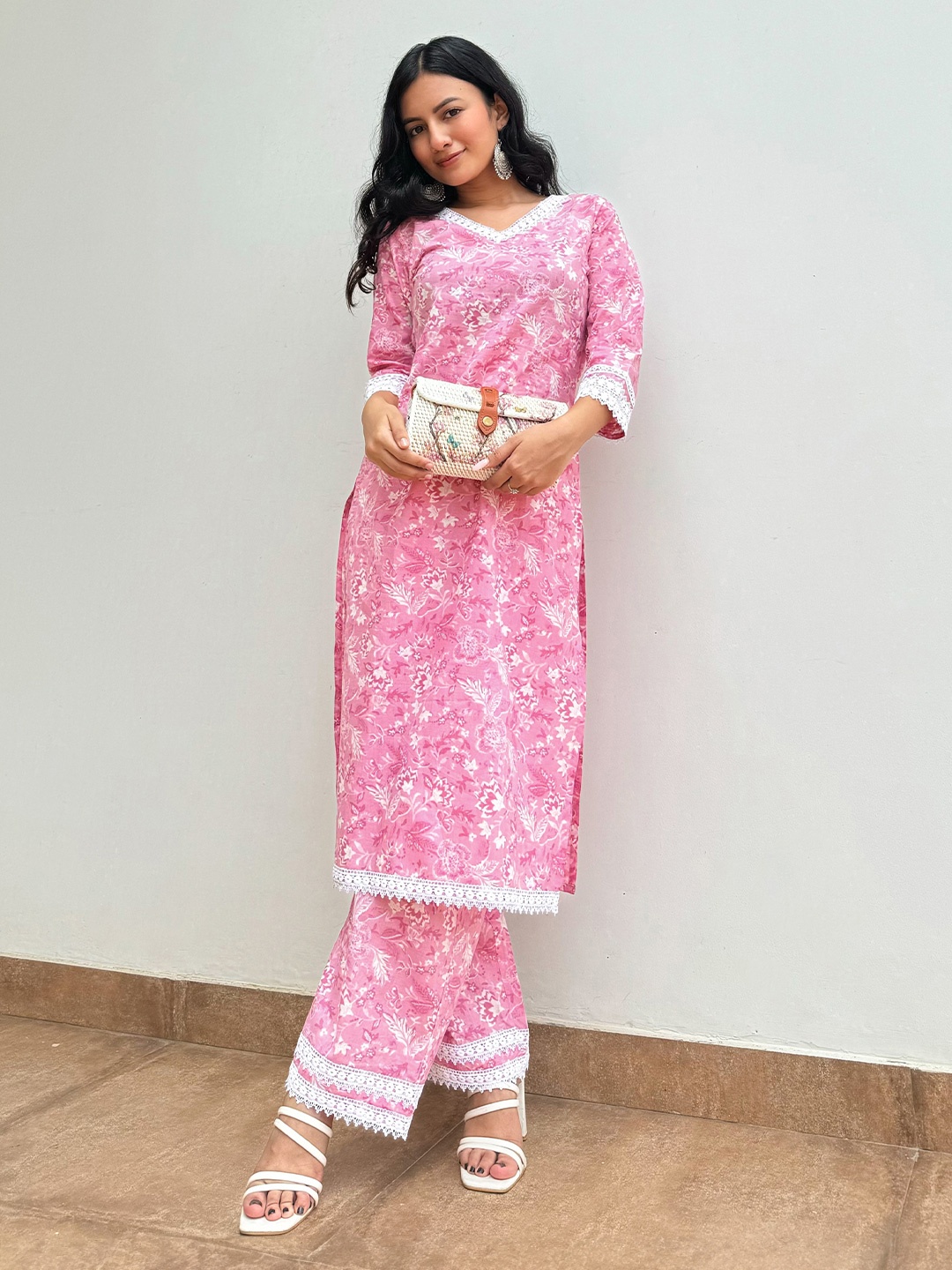 

Janasya Ethnic Motifs Printed Pure Cotton Straight Kurta with Trousers, Pink