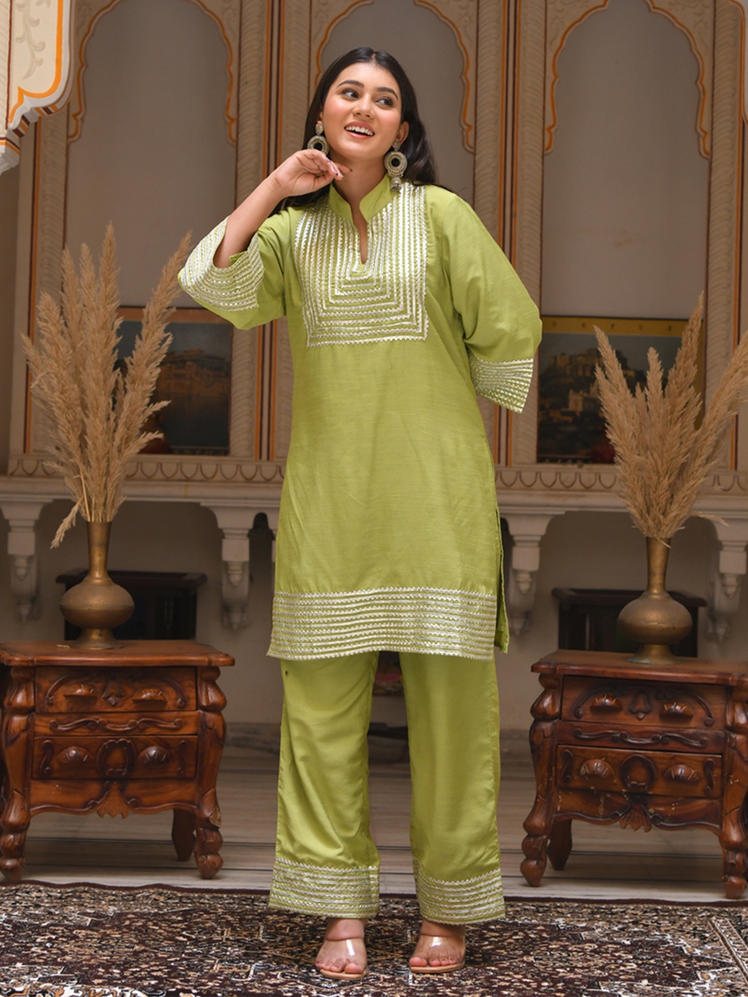 

MAHUKAA Gotta Patti Embellished GStraight Kurta With Palazzos, Green