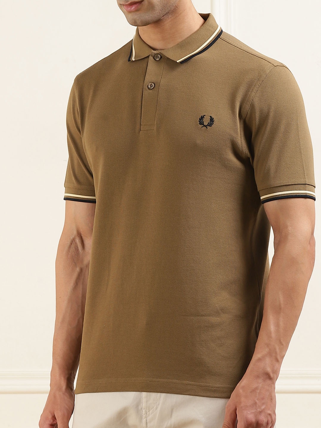 

Fred Perry Men Mandarin Collar Applique T-shirt, Beige