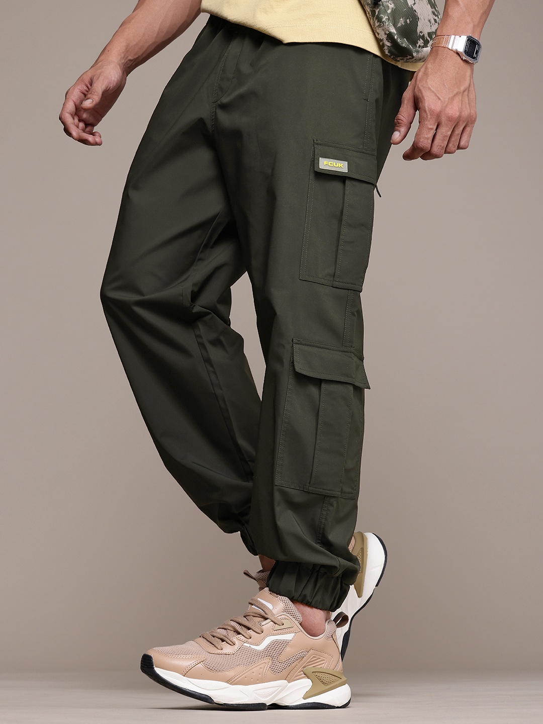 

FCUK Men Smart Loose Fit Wrinkle Free Joggers Trousers, Olive