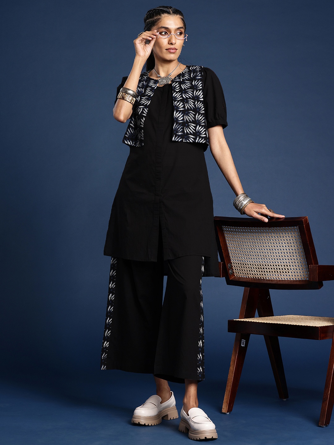 

Taavi Dabu Ethnic Motifs Pure Cotton Kurta and Palazzos with Waistcoat, Black