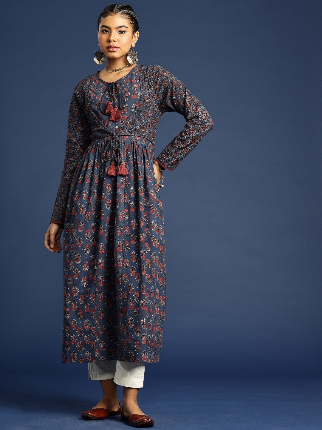 

Taavi Floral Printed Pure Cotton Ajrakh Kurta, Blue