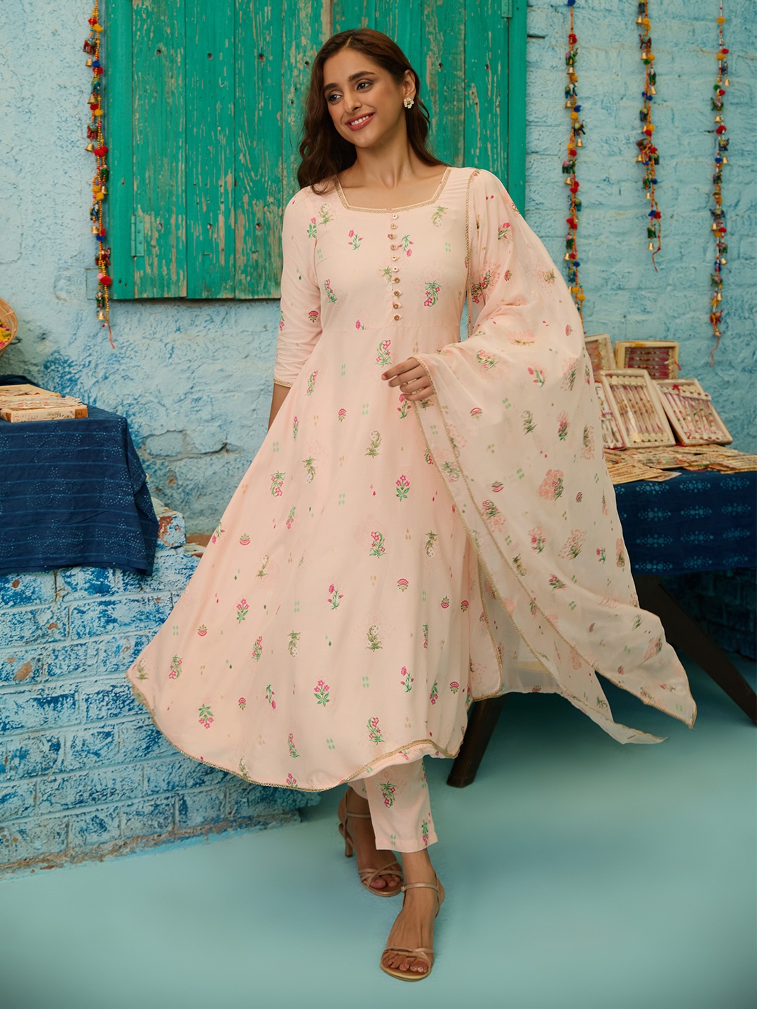 

AURELIA Women Floral Printed Regular Kurta with Palazzos & With Dupatta, Peach