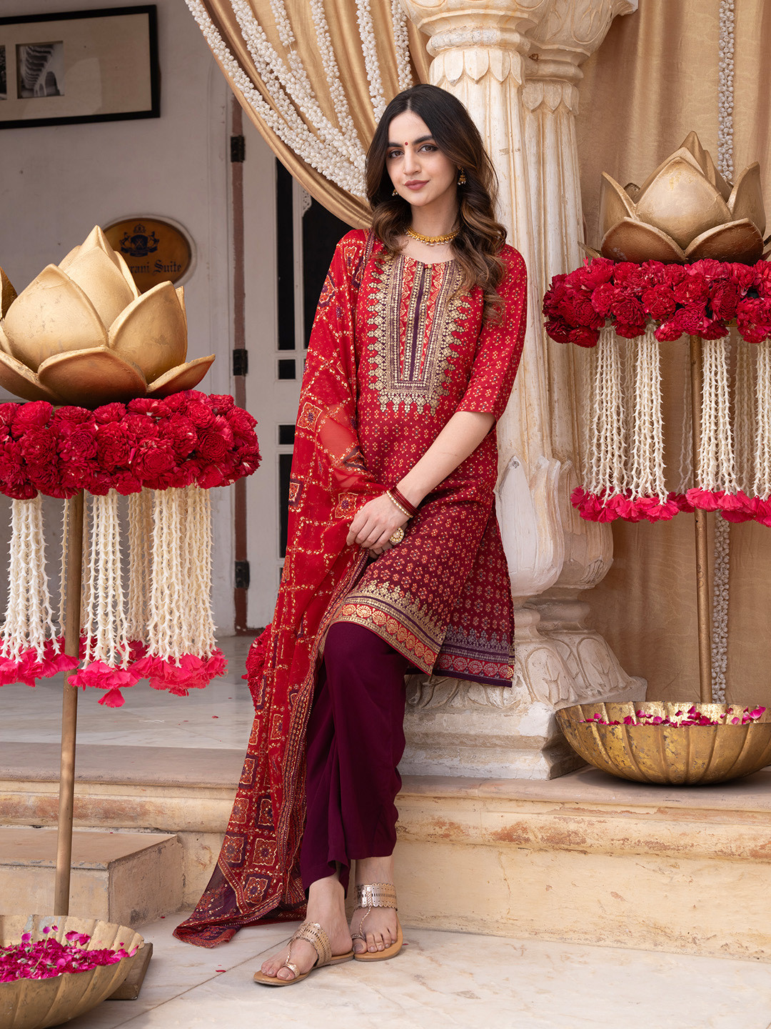 

AURELIA Women Floral Printed Regular Kurta with Trousers & With Dupatta, Red