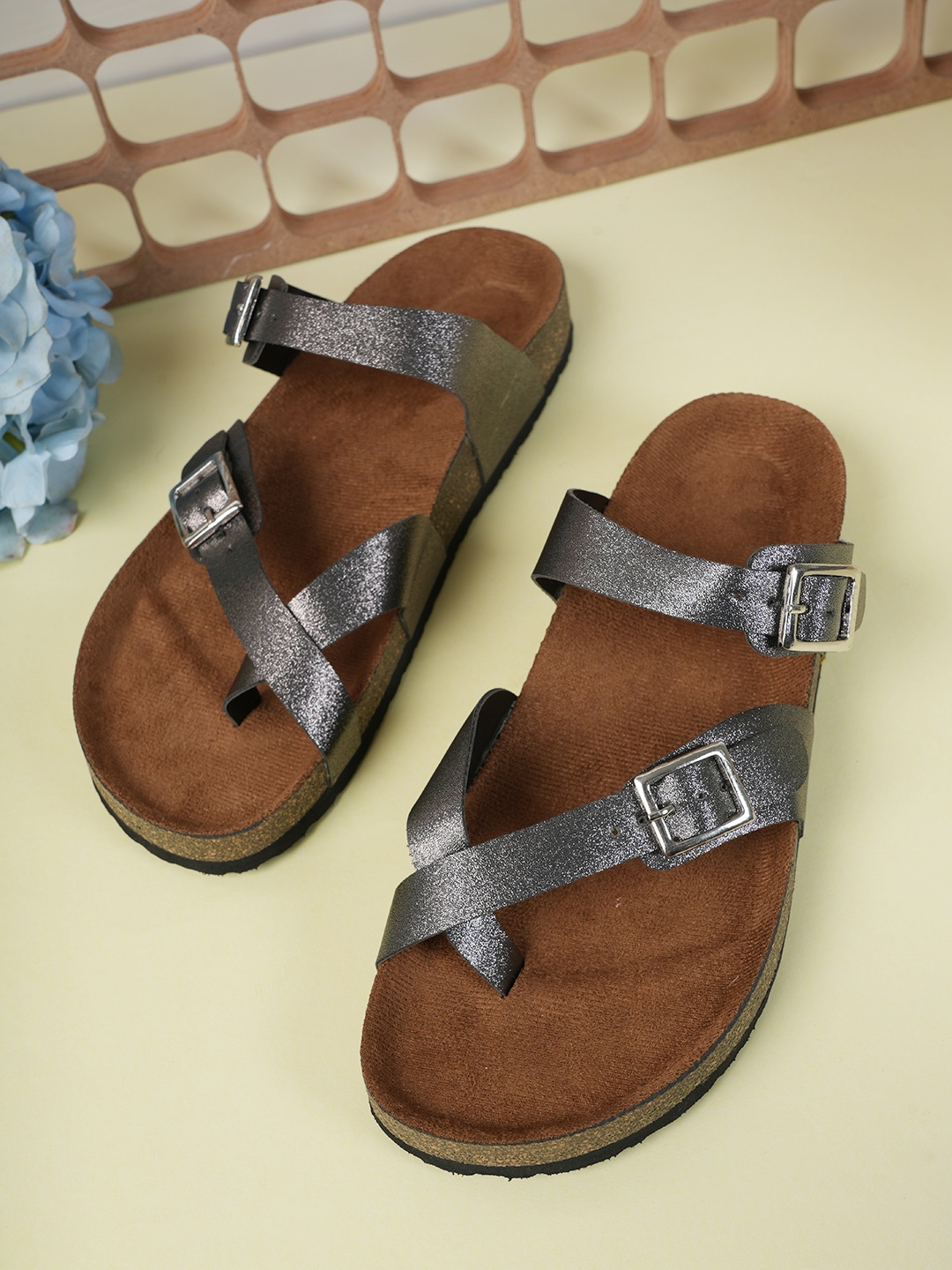 

MOZAFIA Women One Toe Flats with Buckles, Grey