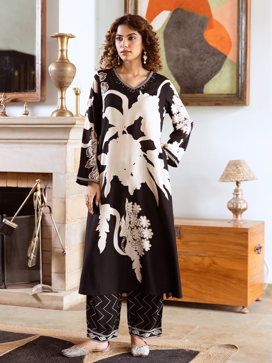 Ishin Women Floral Printed Regular Thread Work Kurta with Trousers, Black