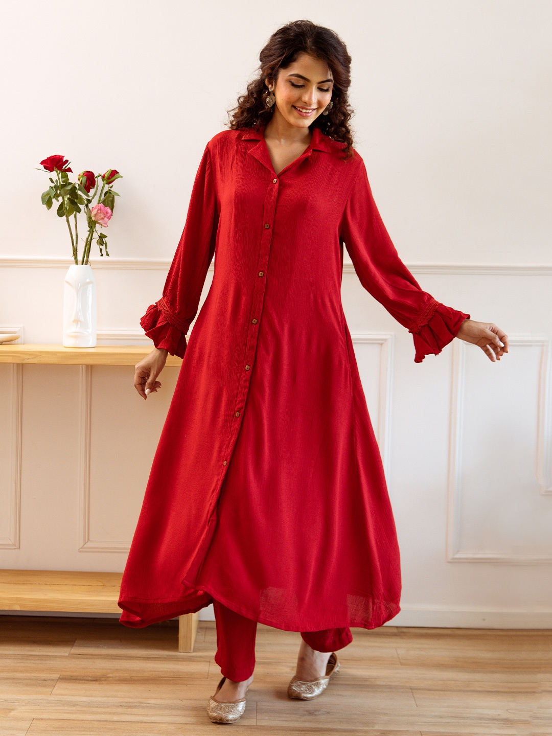 

Ishin Women Regular Kurta with Trousers, Red