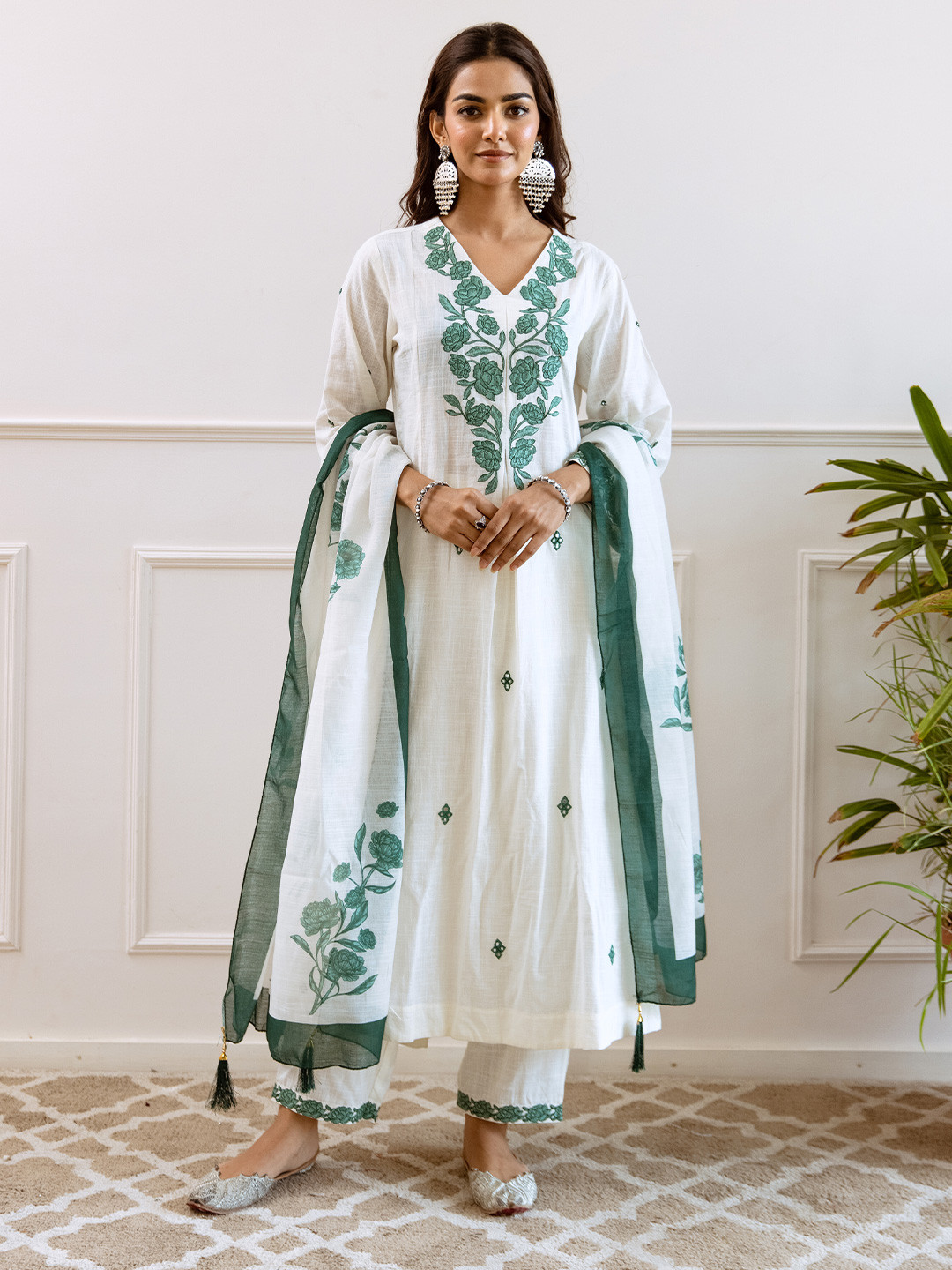 

Ishin Women Floral Embroidered Regular Pure Cotton Kurta with Trousers & With Dupatta, White
