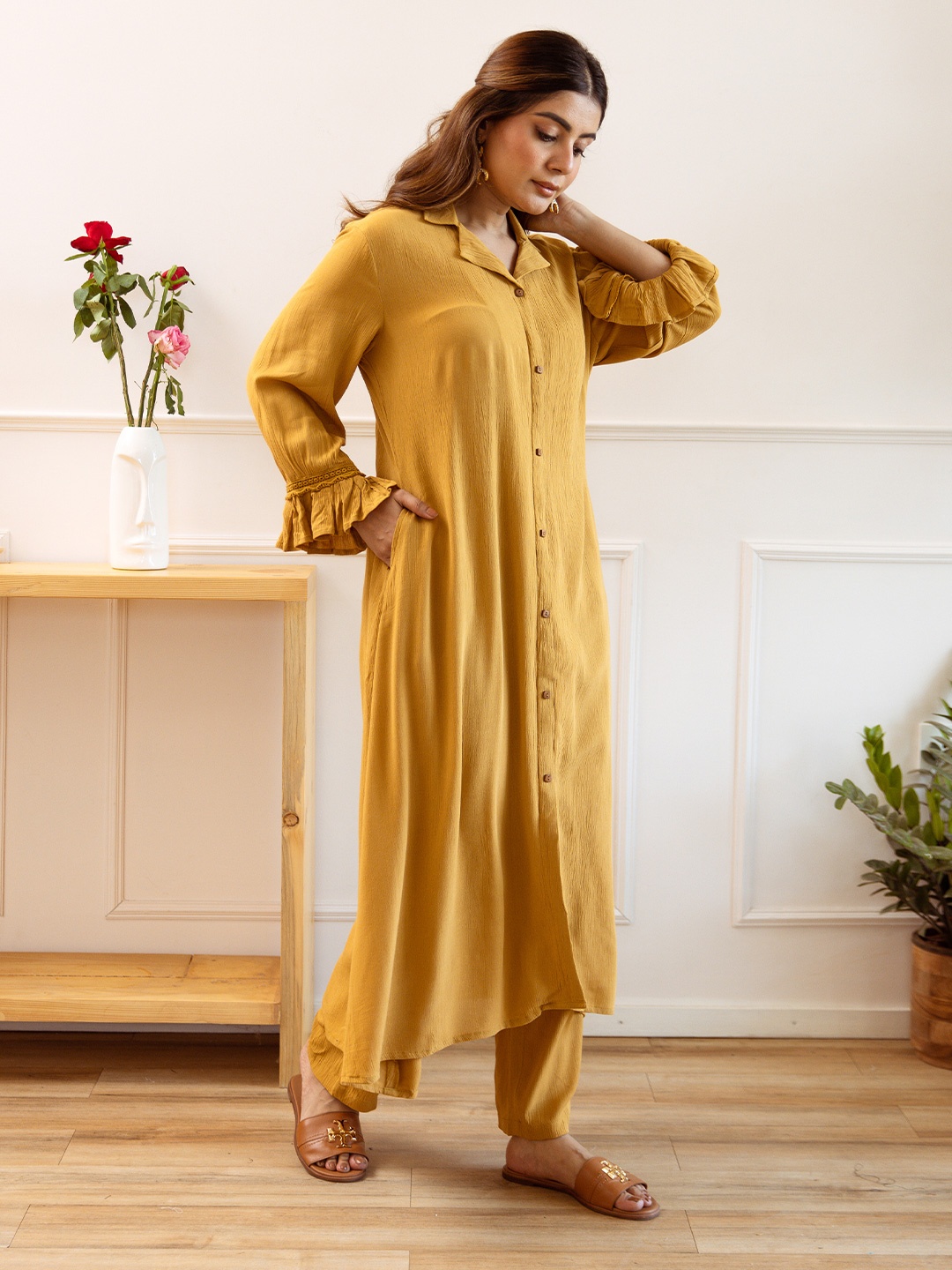 

Ishin Women Regular Kurta with Trousers, Yellow