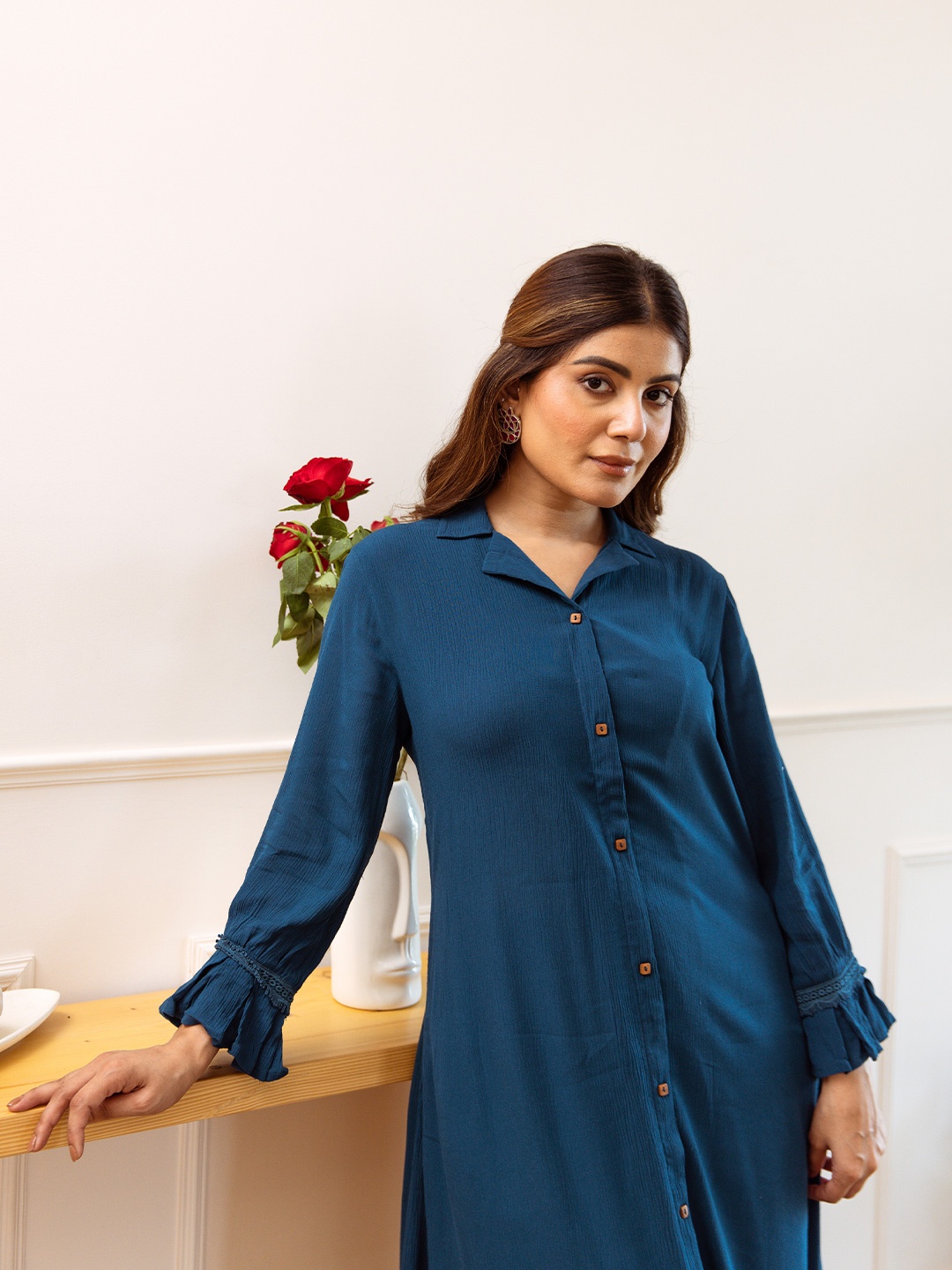 

Ishin Women Regular Kurta with Trousers, Navy blue