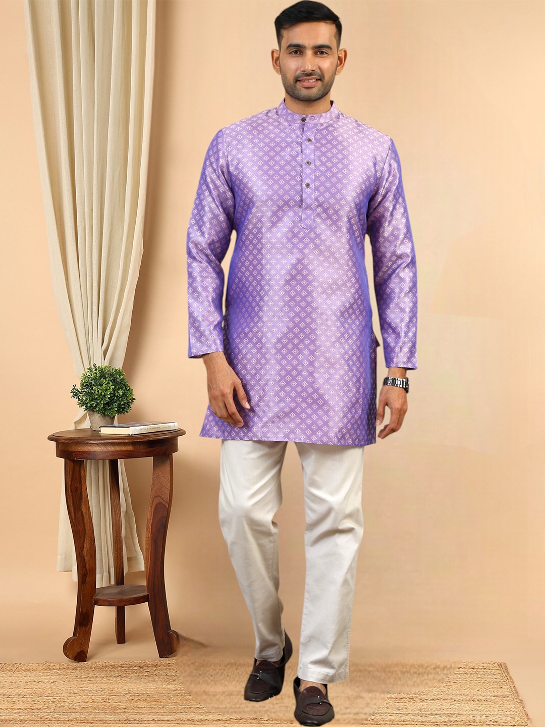 

TATTVA Men Printed Thread Work Kurta, Pink