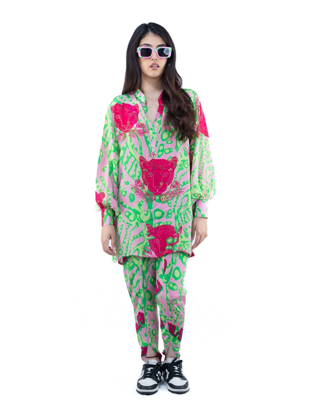 

SIL SILA Pink Panther Printed Mandarin Collar Cuffed Sleeves Tunic With Trouser
