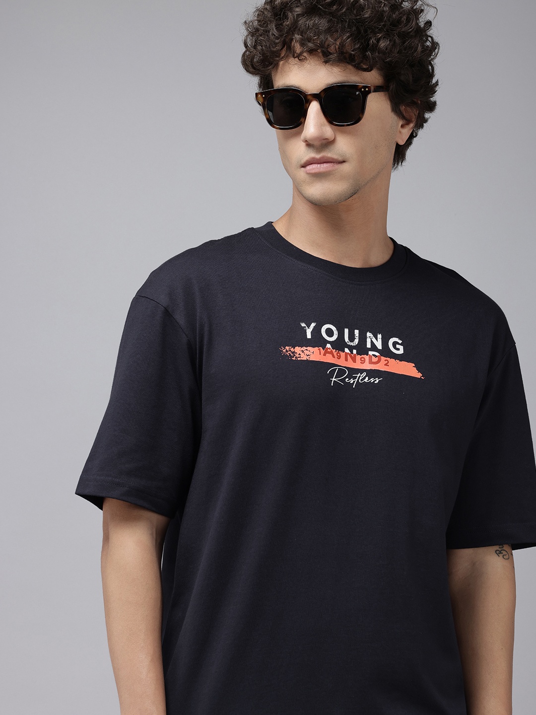 

SPYKAR Typography Printed Drop-Shoulder Sleeves Oversized T-shirt, Navy blue