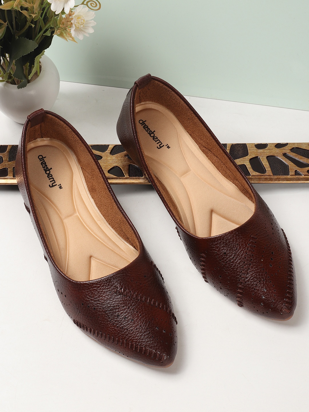 

DressBerry Women Ballerinas Flats, Brown