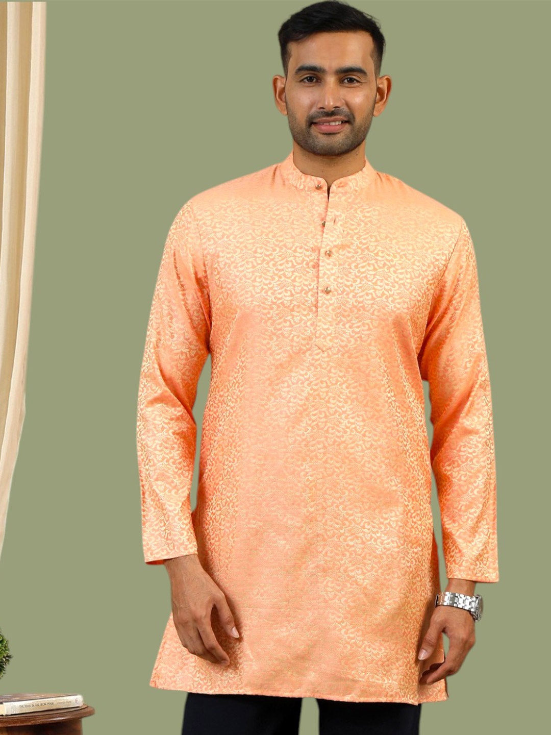 

TATTVA Men Floral Chikankari Kurta, Orange