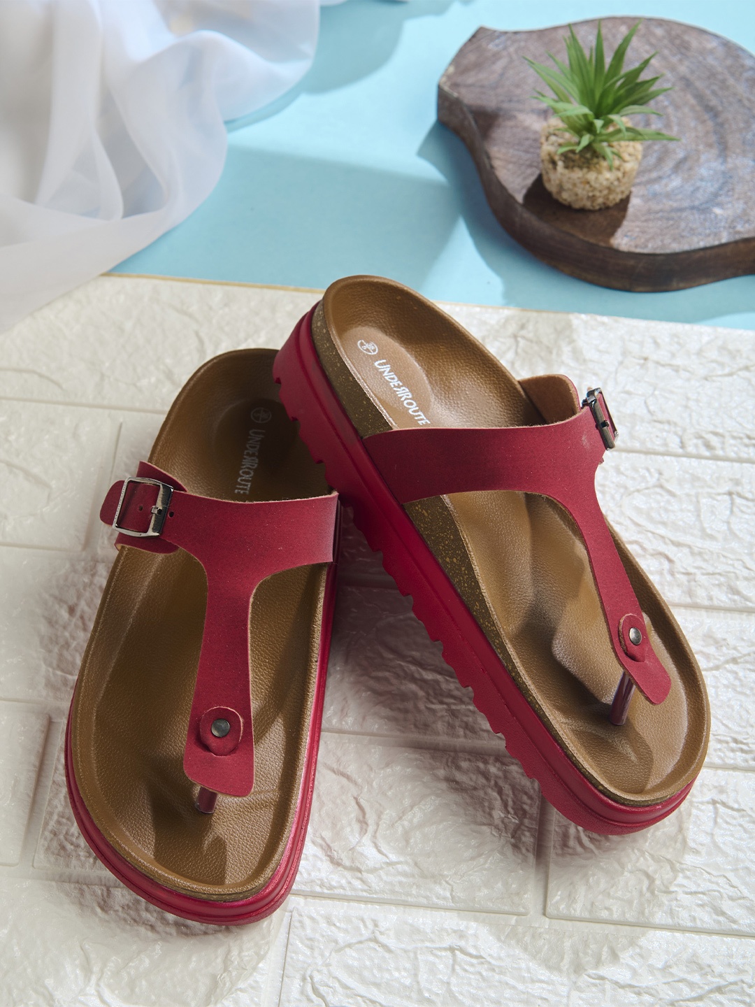 

UNDERROUTE Women Printed One Toe Flats, Red