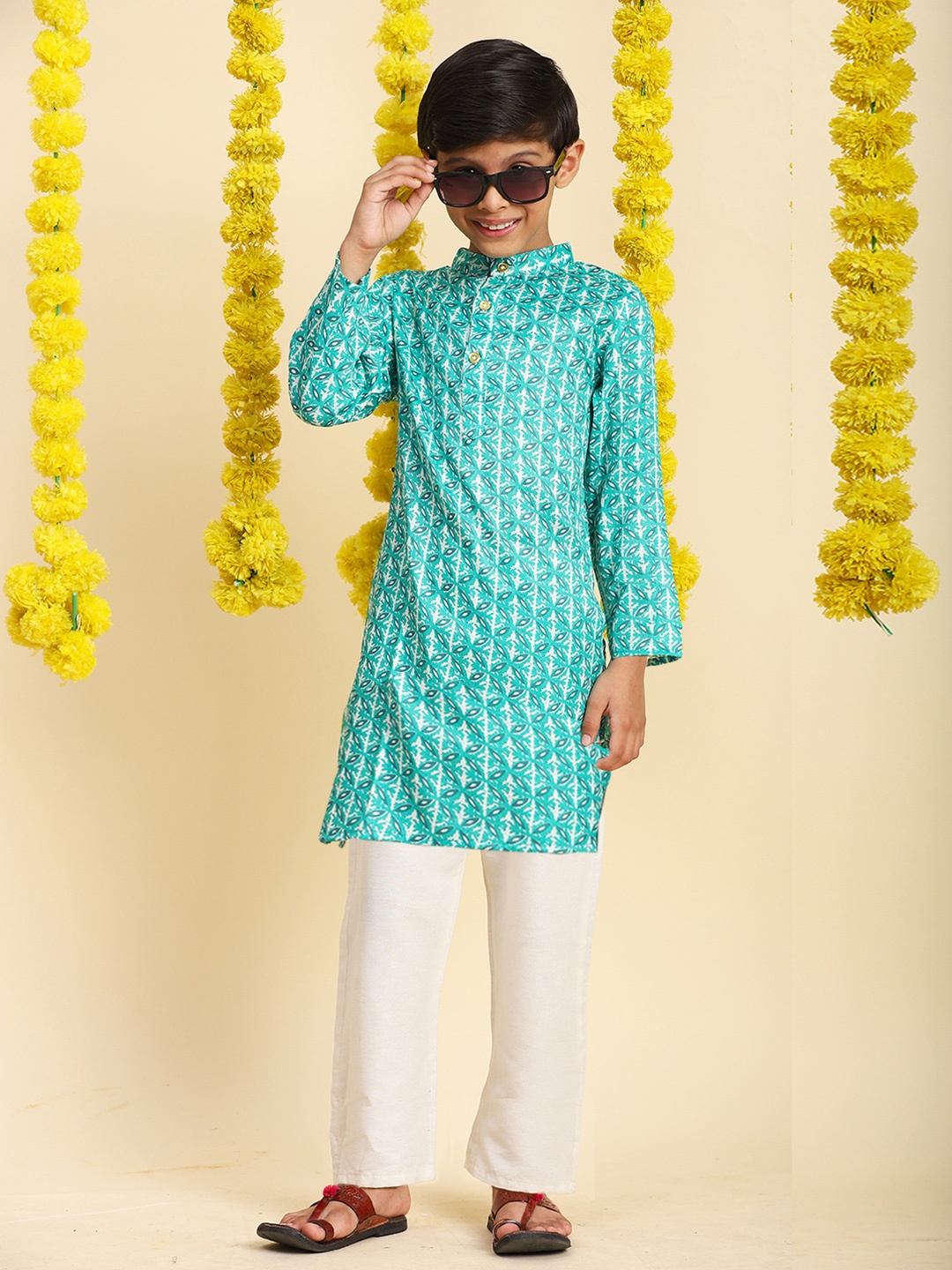 

Cutiekins Boys Ethnic Motifs Printed Regular Straight Kurta with Pyjamas, Turquoise blue