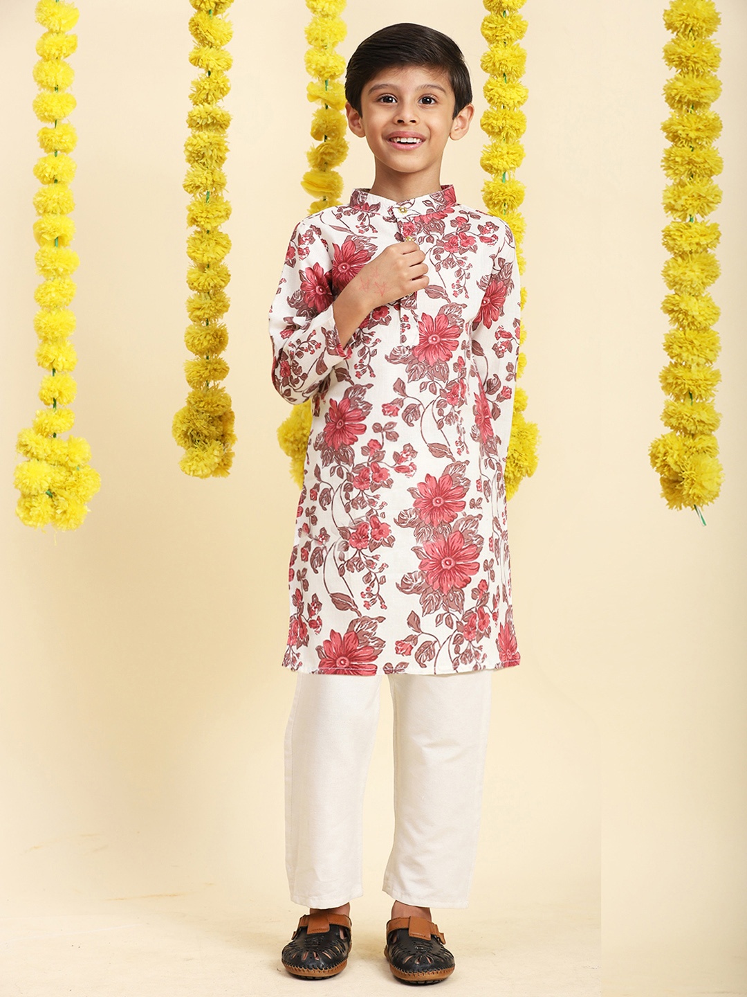 

Cutiekins Boys Floral Printed Mandarin Collar Straight Kurta With Trousers, Red