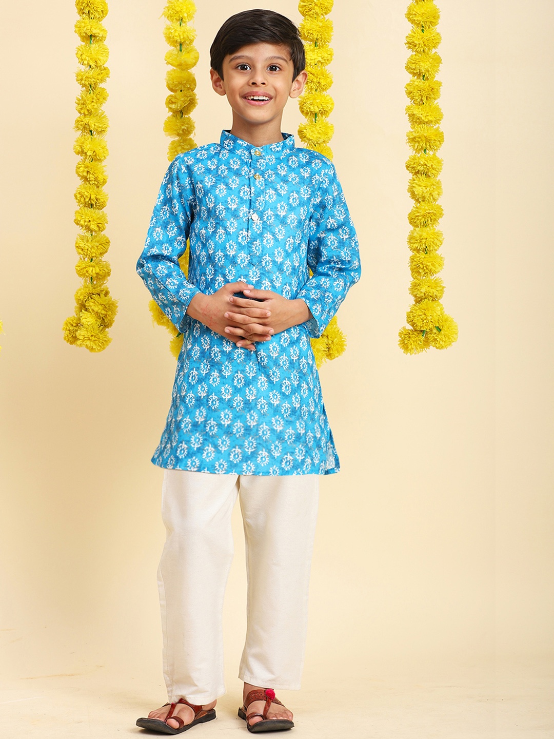 

Cutiekins Boys Floral Printed Band Collar Pure Cotton Straight Kurta With Pyjamas, Blue