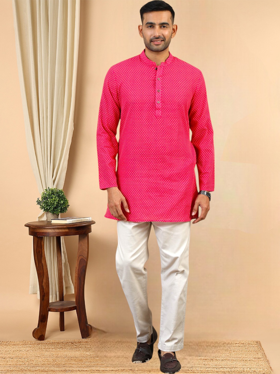 

TATTVA Men Tribal Thread Work Kurta, Pink