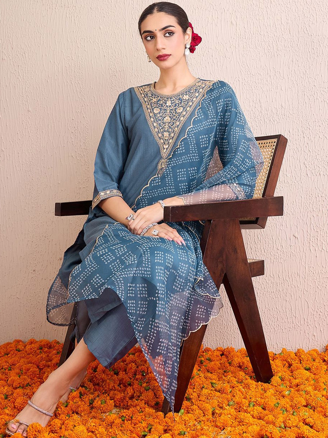 

Indo Era Women Bandhani Embroidered Regular Gotta Patti Kurta with Trousers & With Dupatta, Grey