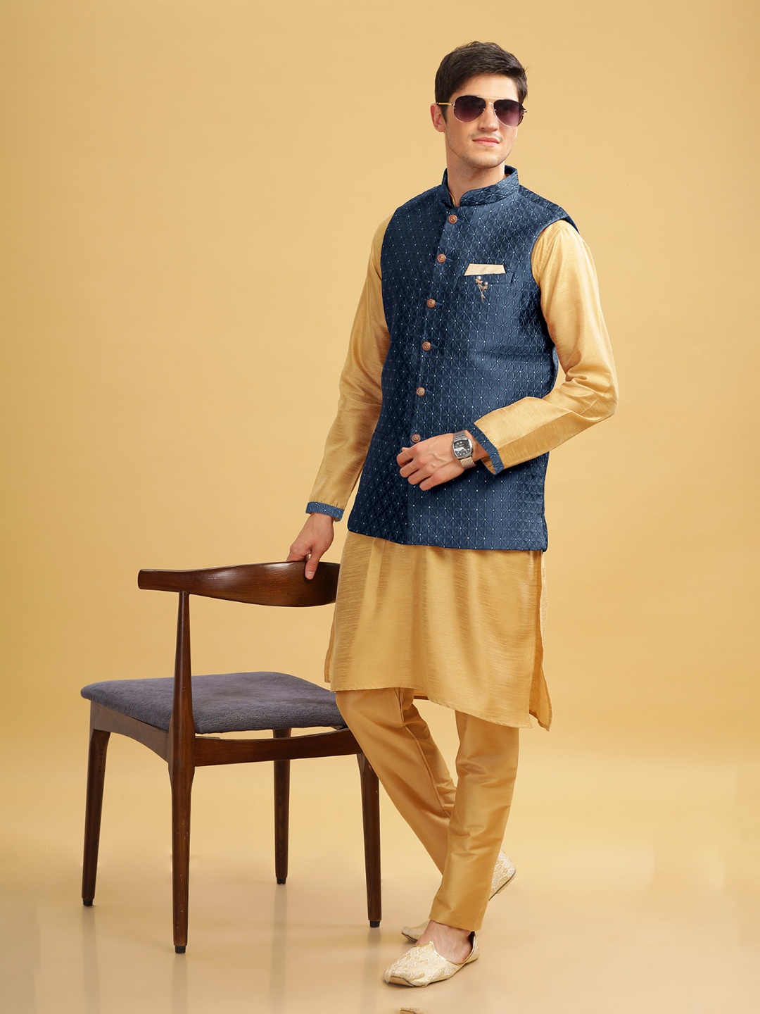 

Anouk Men Embroidered Nehru Jacket, Navy blue