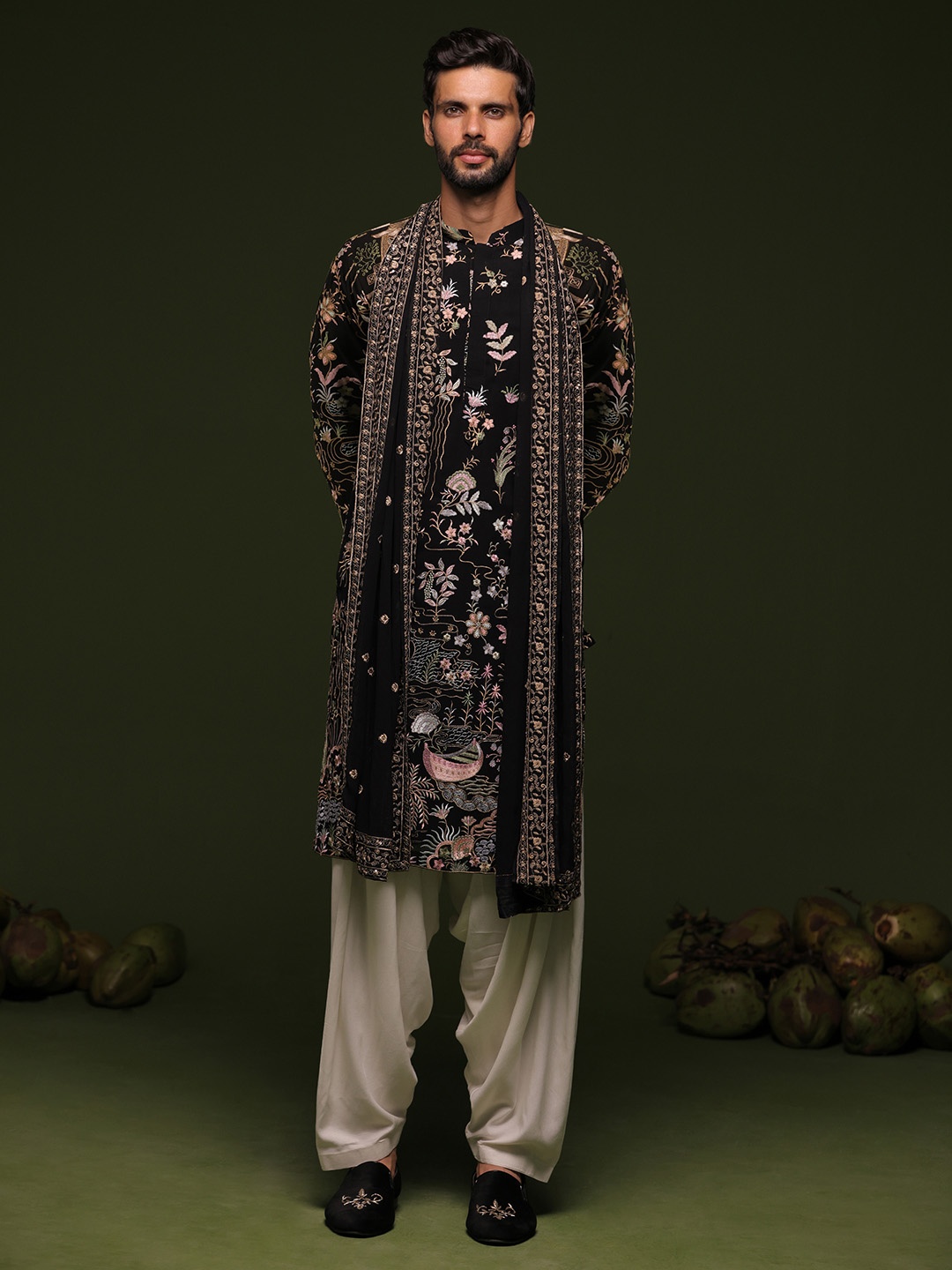 

KALPRAAG Floral Embroidered Mandarin Collar Thread Work Kurta With Patiala & Dupatta, Black