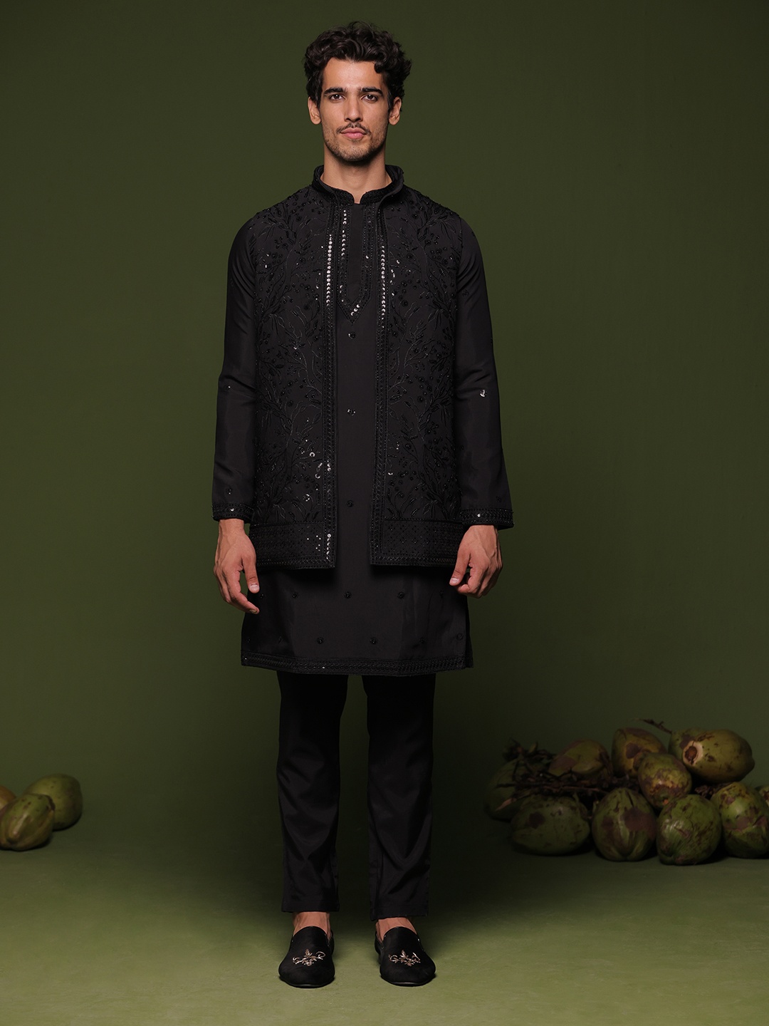 

KALPRAAG Floral Embroidered Mandarin Collar Sequinned Kurta With Trousers & Jacket, Black