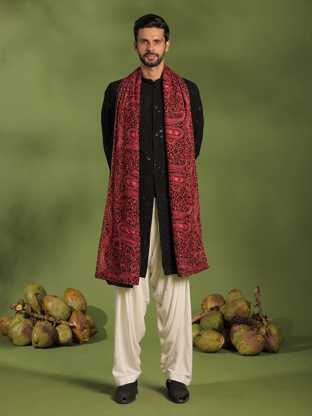 

KALPRAAG Floral Embroidered Mandarin Collar Sequinned Kurta With Patiala & Dupatta, Black