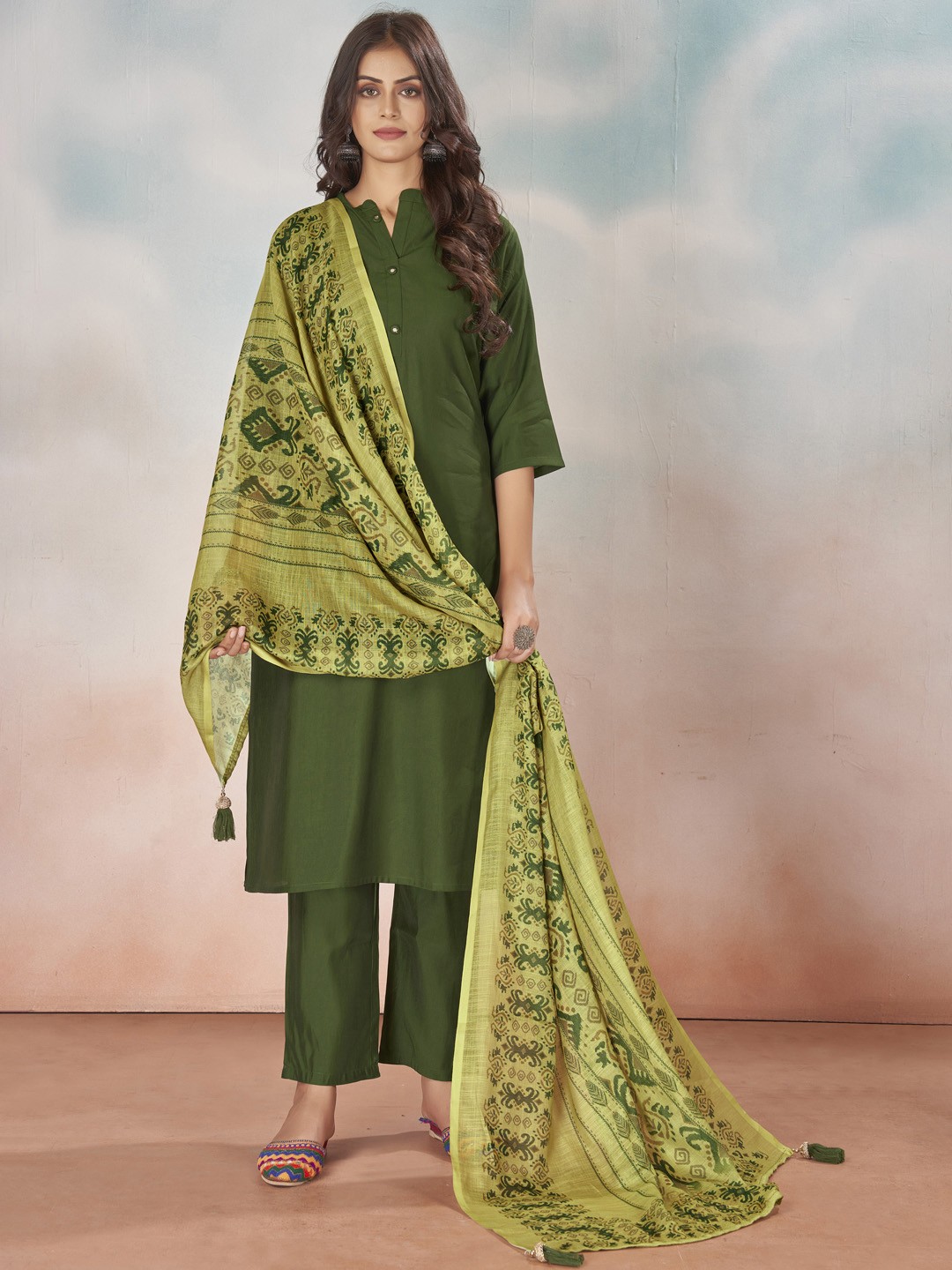 

STYLE SAMSARA Mandarin Collar Regular Straight Kurta with Trousers & Dupatta, Green