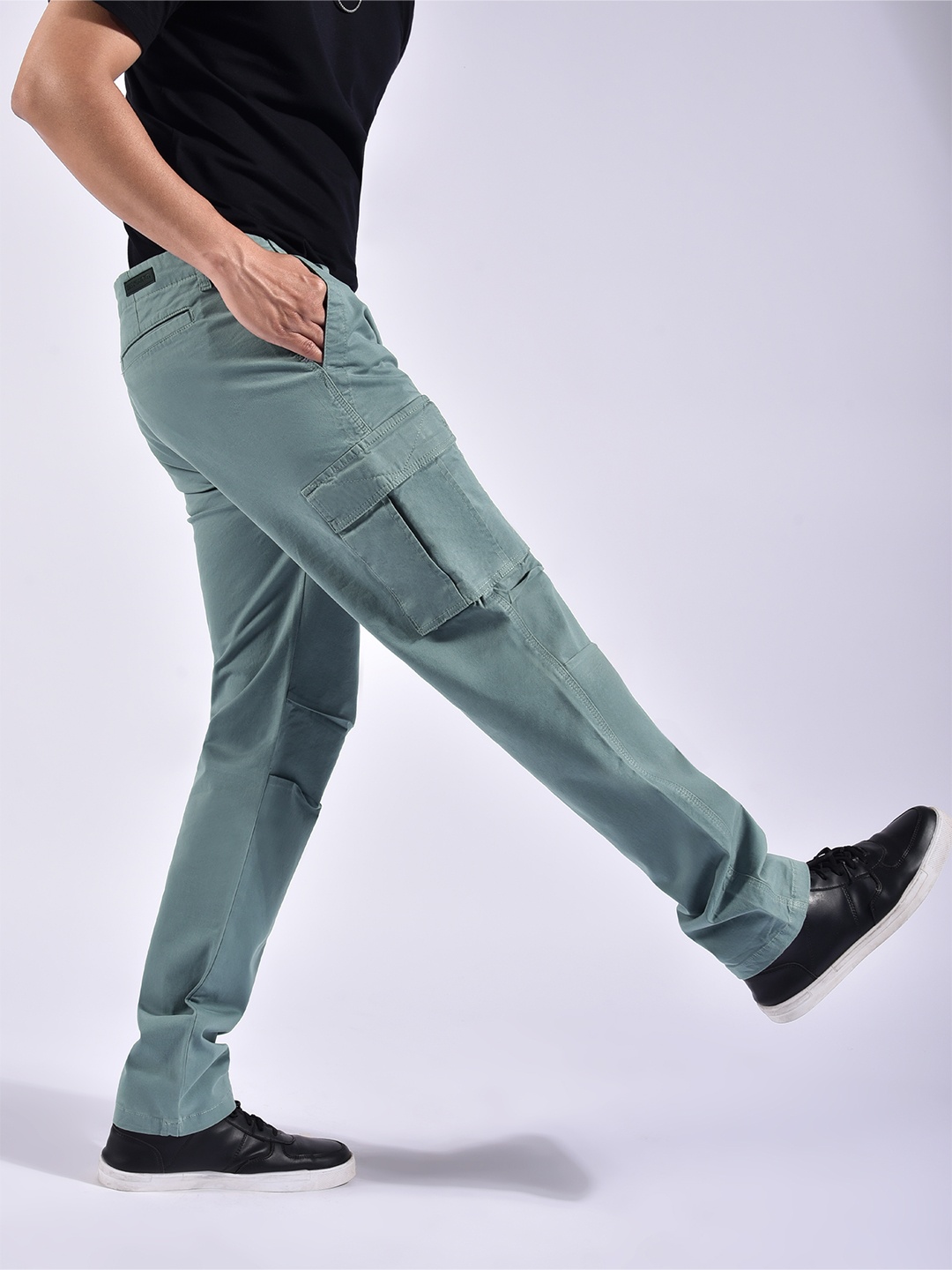 

Beyoung Men Cargos Trousers, Blue