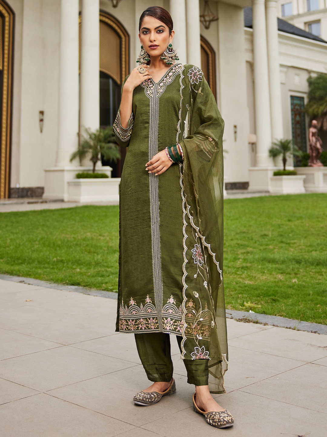 

Indo Era Women Floral Embroidered Regular Kurta with Trousers & With Dupatta, Green