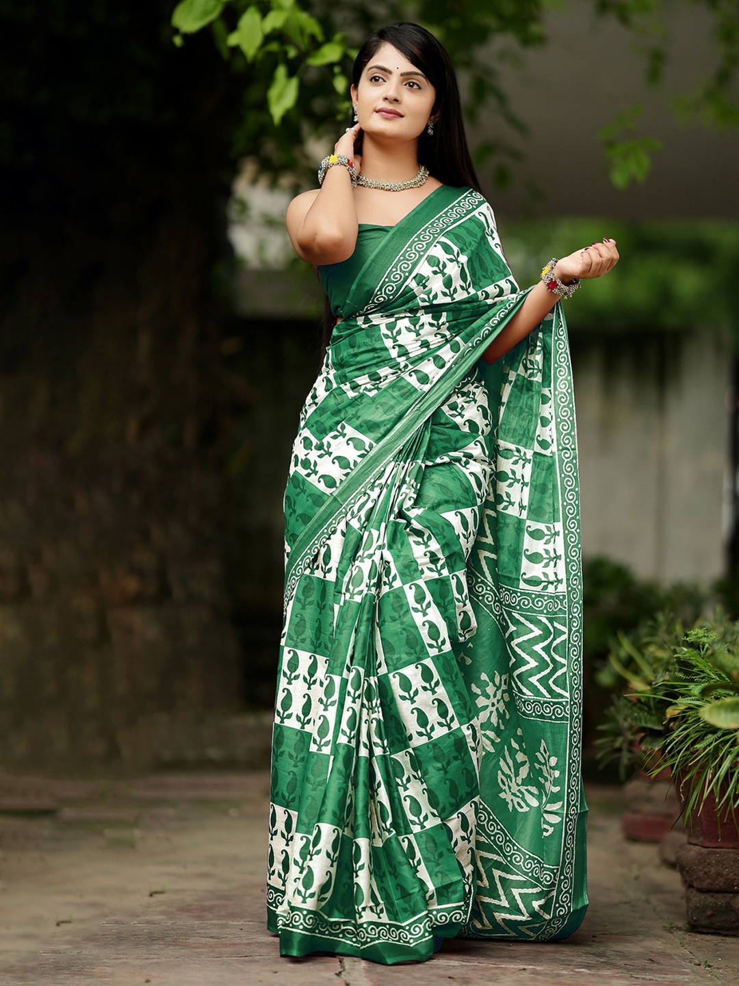 

Anouk Ethnic Motifs Pure Cotton Saree, Green