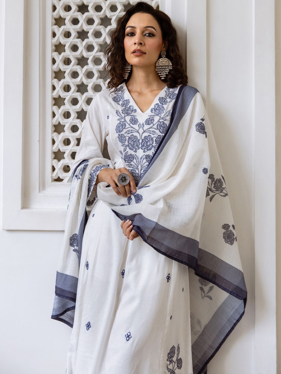 

Indo Era Women Floral Embroidered Regular Thread Work Pure Cotton Kurta with Trousers & With Dupatta, White