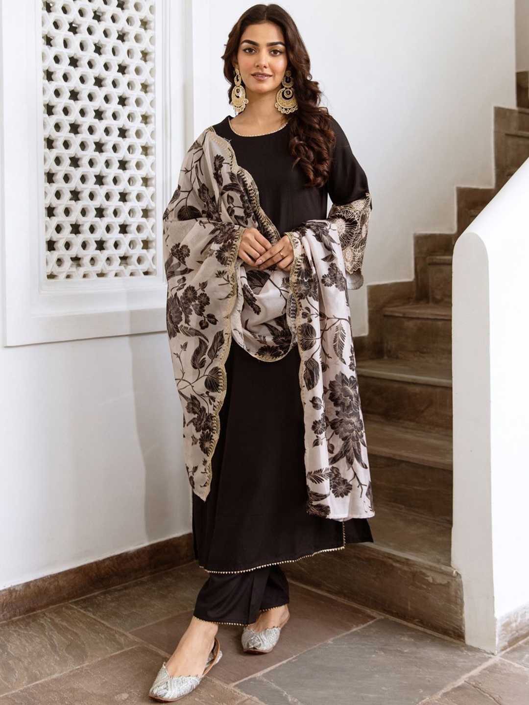 

Indo Era Women Regular Kurta with Trousers & With Dupatta, Black