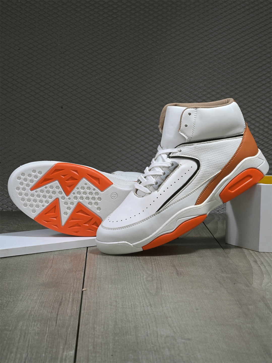 

Mast & Harbour Men Sneakers, White