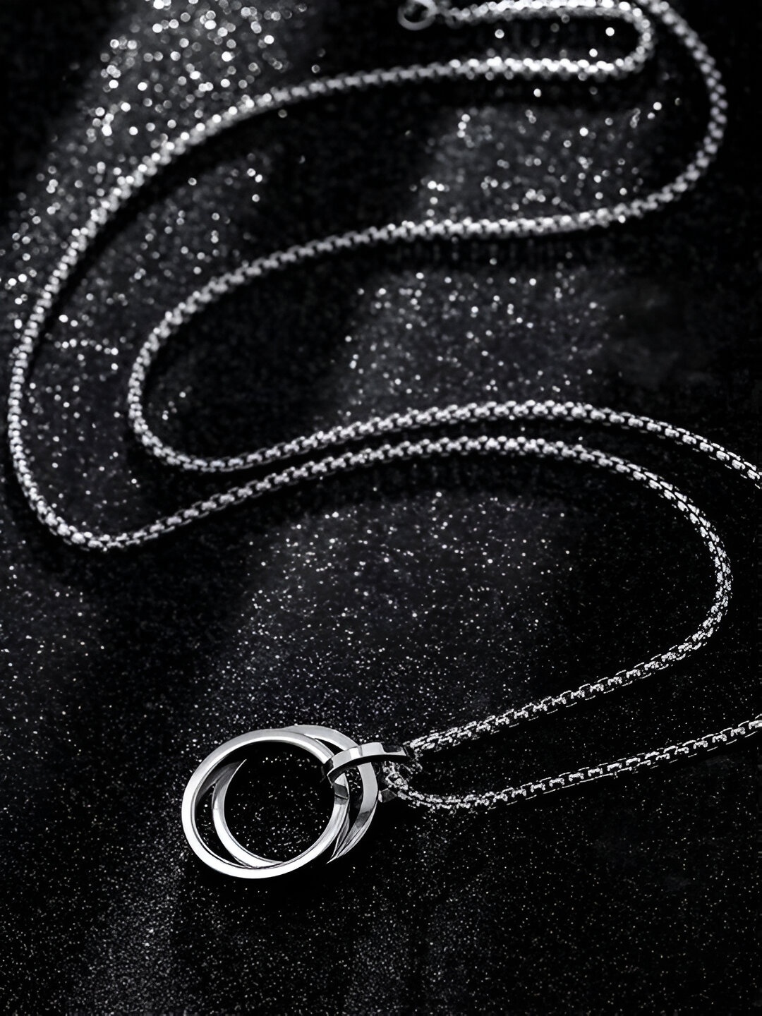 

Minprice Silver-Plated Spherical Pendants with Chains